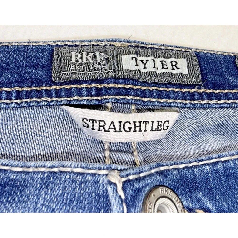 BKE Tyler Simply Straight Jeans Mens 40R Medium Wash Denim Relaxed Straight